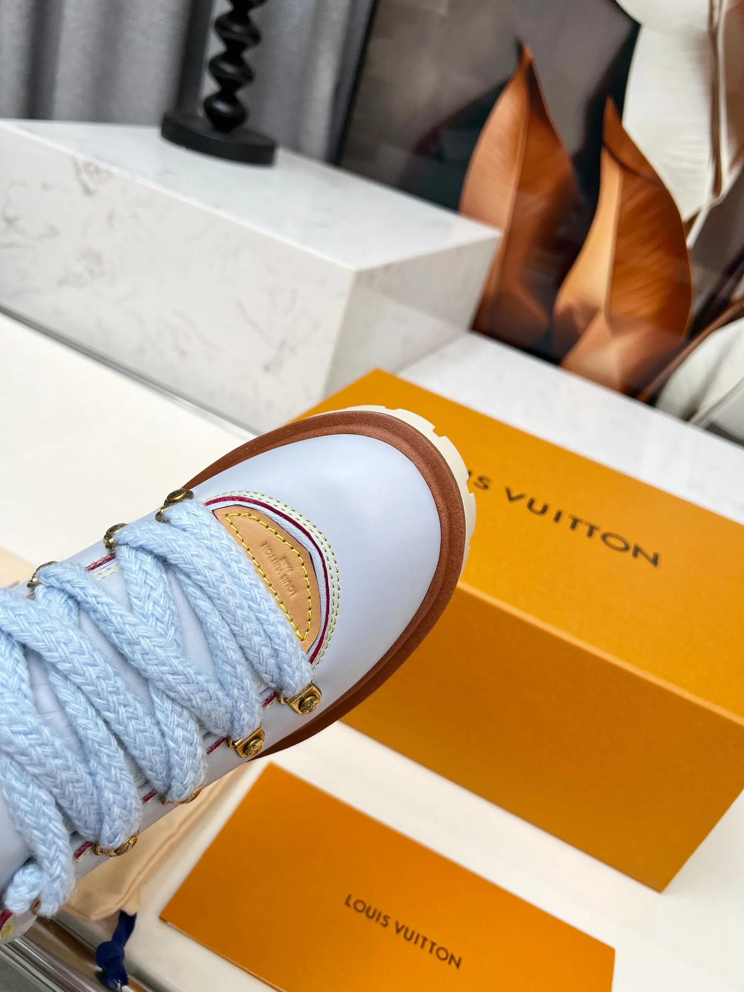 p660💰"Couple Style" LV Louis Vuitton's 2025 autumn and winter new style, developed one-to-one from the original version, retro fashionable, handsome and cool mountaineering derby shoes are now available.  Material: Imported first-layer cowhide Lining: Imported lambskin Outsole: Original molded TR non-slip outsole Sole height: 3.5cm Shoe size: Same style for men and women 35-45